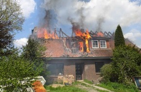 Kreisfeuerwehr Rotenburg (Wümme): FW-ROW: Dachstuhl brennt komplett aus
