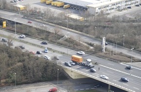 Polizeipräsidium Rheinpfalz: POL-PPRP: Unfall zwischen Lkw und Pkw auf Hochstraße Süd (B 37)