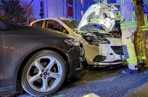 Feuerwehr Detmold: FW-DT: Zwei Einsätze kurz nacheinander - Verkehrsunfall und brennender Mülleimer