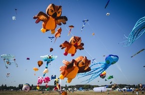 STADT UND LAND Wohnbauten-Gesellschaft mbH: 12. Stadt und Land-Festival der Riesendrachen auf dem Tempelhofer Feld
