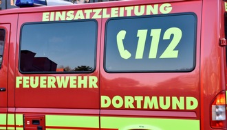 Feuerwehr Dortmund: FW-DO: 27.11.2021 - Verkehrsunfall in Do-Nette Frontalzusammenstoß zweier Pkw mit hoher Geschwindigkeit