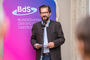 Systemgastronomie fordert Mut zu Reformen – Mmaah! gewinnt Branchenpreis
