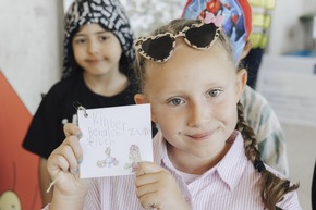 Wunschbaumaktion und Rundgänge: Oberbürgermeister Marcus König besucht Neubaufest im Kinderklinikum Nürnberg