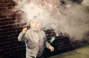 AXA Konzern AG: Silvesterfeuerwerk mit Kindern