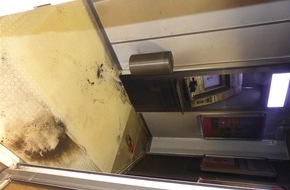 Polizei Düren: POL-DN: Geldautomaten in Brand gesetzt