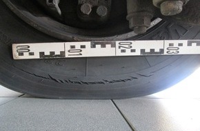 Polizeiinspektion Delmenhorst / Oldenburg - Land / Wesermarsch: POL-DEL: Autobahnpolizei Ahlhorn: Verkehrsunsicherer Lkw auf der Autobahn 29 im Bereich der Gemeinde Wardenburg