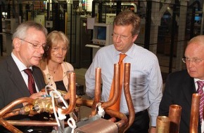 STIEBEL ELTRON GmbH & Co. KG: Ministerpräsident Christian Wulff startet Produktion per Knopfdruck