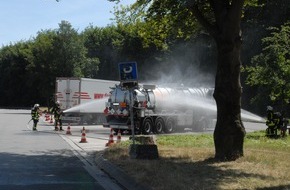 Feuerwehr Dortmund: FW-DO: 04.07.2019 - Gefahrguteinsatz auf der BAB 2
Gefahrguttransport ruft Großeinsatz hervor