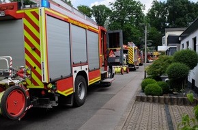 Feuerwehr Gelsenkirchen: FW-GE: Feuer auf Flachdach - Feuerwehr kann schlimmeres verhindern