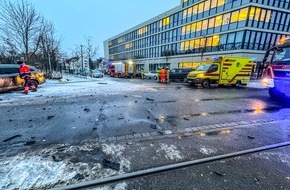 Feuerwehr Dresden: FW Dresden: Verkehrsunfall sowie Unwetterwarnung des DWD vor hoher Glättegefahr