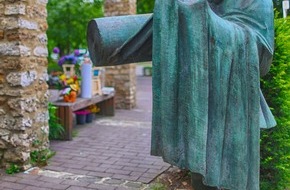 Polizeiinspektion Osnabrück: POL-OS: Bad Laer: Gemeinsame Pressemitteilung der Polizei Osnabrück und der Gemeinde Bad Laer- Bronzestatue "Der Leineweber" entwendet