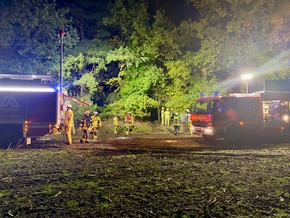FW-OLL: Vegetationsbrand auf Nachbargrundstück von Mädchen der Jugendfeuerwehr gemeldet