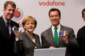 Vodafone GmbH: CeBIT 2009: Joussen: "Schnelles Internet für alle zum Greifen nah" - Bundeskanzlerin Merkel und Schwarzenegger vom schnellen Internet für ländliche Regionen überzeugt