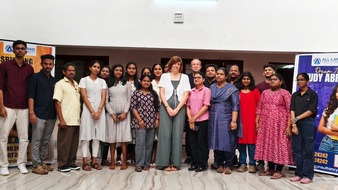 PM / / Lindenberger Rotkreuzschule gewinnt indische Pflegeauszubildende