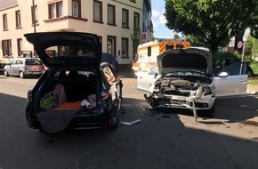 Polizeipräsidium Westpfalz: POL-PPWP: Vorfahrtsunfall fordert zwei Verletzte