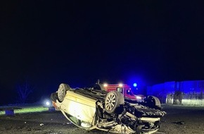 Feuerwehr Dinslaken: FW Dinslaken: Verkehrsunfall im Kreisverkehr