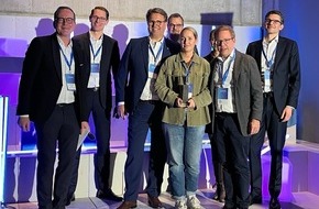 die Bayerische: Die Bayerische erhält den Transformative Impact Award 2024 - Innovation trifft Umsetzung