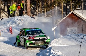 Skoda Auto Deutschland GmbH: Rallye Schweden: zweiter WRC2-Sieg in Folge für SKODA FABIA Rally2 evo Fahrer Andreas Mikkelsen
