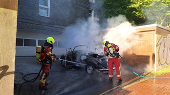 FW-Velbert: Brand eines VW-Käfers in Velbert-Langenberg