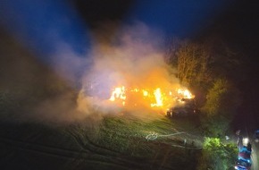 Kreispolizeibehörde Soest: POL-SO: Unbekannte stecken Strohballen an - Zeugen gesucht