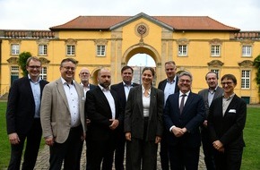 Universität Osnabrück: Uni Osnabrück: Start des KI-Reallabors Agrar/Mit Künstlicher Intelligenz in die Landwirtschaft der Zukunft