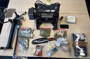 Polizei Köln: POL-K: 250306-3-K E-Scooter-Fahrer mit Drogen und Waffen unterwegs - Festnahme