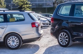 HUK-COBURG: Tipps für den Alltag / Wenn zwei dasselbe falsch machen...Rückwärtsfahren auf dem Parkplatz: Der schnelle Tritt auf die Bremse allein tut's nicht