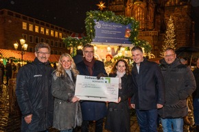 Süßes vom Nikolaus am Stand des Kinderklinikums Nürnberg auf dem Christkindlesmarkt