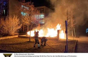 Feuerwehr München: FW-M: Mehrere Müllcontainer in Flammen (Hadern)
