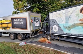 Freiwillige Feuerwehr Werne: FW-WRN: TH_1 - LZ1 - VU LKW auf LKW im Kreisverkehr, 1 Verletzter, auslaufende Betriebsstoffe