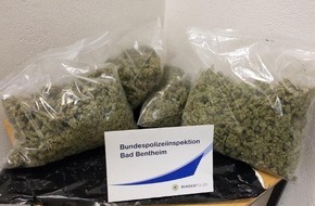 Bundespolizeiinspektion Bad Bentheim: BPOL-BadBentheim: Vier Kilogramm Marihuana aus Auto geworfen / Flucht vor Bundespolizei erfolglos
