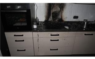 Polizei Mettmann: POL-ME: Fettreste lösen Küchenbrand aus - Velbert - 2301023