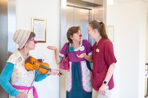 Humor im Pflegealltag: DOMICIL setzt in Hamburg auf Klinik-Clowns