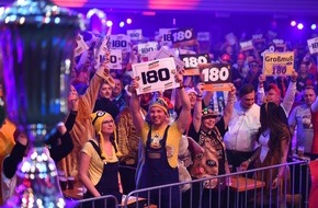 ProSieben: Weltmeister Luke Humphries greift bei der "Promi-Darts-WM" am Samstag auf ProSieben und Joyn nach dem zweiten WM-Titel