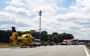 Polizeiinspektion Rotenburg: POL-ROW: ++ Hansalinie A1 - Sozia fällt nach Reifenplatzer vom Motorrad ++ Anhänger brennt nach Reifenplatzer ++ Kollision mit Verkehrsberuhigung - 27-Jährige leicht verletzt ++