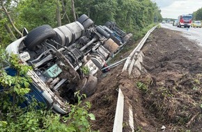 Feuerwehr Moers: FW Moers: Verkehrsunfall mit Silo-LKW auf der A57