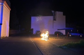 Feuerwehr Xanten: FW Xanten: Brand zweier Mülltonnen