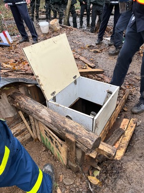 POL-FR: Freiburg: Einsatzmaßnahmen im Zusammenhang mit der Räumung einer besetzten Waldfläche - Person aus hilfloser Lage gerettet