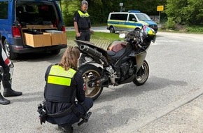 Polizeiinspektion Hameln-Pyrmont/Holzminden: POL-HM: Motorradkontrollen im Bereich Holzminden: Polizei zieht &uuml;berwiegend positives Fazit