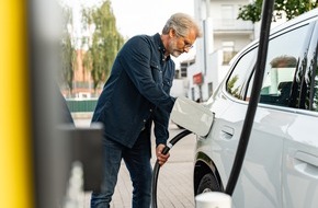 EWE Go: Frühjahrs-Check: Diese 3 Tipps bereiten E-Autos auf wärmere Tage vor