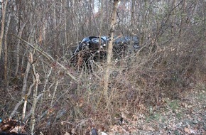 Polizeidirektion Kaiserslautern: POL-PDKL: Autofahrer fliegt über eine Schutzplanke in ein Waldstück