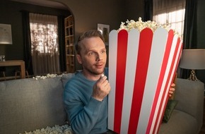 HD PLUS GmbH: "So geht Fernsehen.": Comedian Ralf Schmitz entdeckt in der neuen HD+ Kampagne, wie einfach HD+ modernen Fernsehgenuss macht