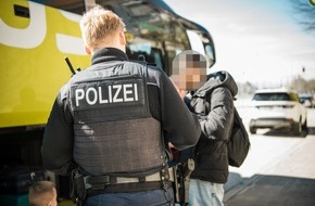 Bundespolizeidirektion München: Bundespolizeidirektion München: Busreisende unerlaubt eingereist und von Justizbehörden gesucht/ Bundespolizei vollstreckt zwei Haftbefehle