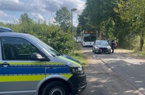 Polizeiinspektion Lüneburg/Lüchow-Dannenberg/Uelzen: POL-LG: ++ Schockmoment: Radfahrerin übersehen - Lkw überrollt Fahrrad ++ widerspenstiger Fahrgast: Polizei geleitet Mann aus Linienbus - Einweisung veranlasst ++ weitere ...