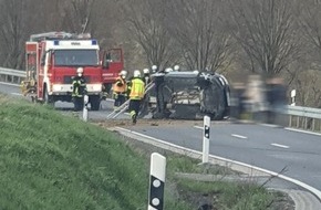 Polizeipräsidium Nordhessen - Kassel: POL-KS: Betrunkene Fahrer verursachen zwei Alleinunfälle: 26.000 Euro Gesamtschaden