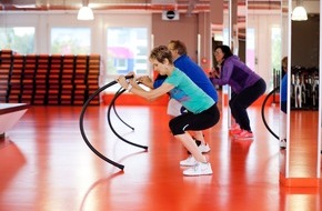FitX: Tag der offenen Tür / "Sport hilft gesund älter zu werden." / Fitnessstudiokette führt bundesweiten Kurs für die ältere Generation ein