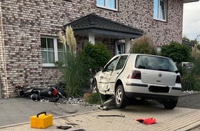 Freiwillige Feuerwehr Bad Salzuflen: FF Bad Salzuflen: Motorradfahrer wird unter Pkw eingeklemmt / Zwei Menschen bei Unfall in Wülfer-Bexten zum Teil lebensgefährlich verletzt
