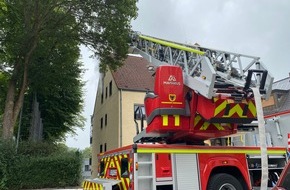 Feuerwehr Dortmund: FW-DO: Küchenbrand in einer Dachgeschosswohnung // Feuerwehr verhindert Dachstuhlbrand