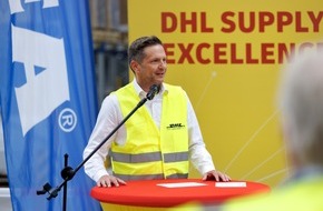 Deutsche Post DHL Group: PM: DHL Supply Chain realisiert in Bergkamen ein neues, hochautomatisiertes Fulfillment Center für IKEA Deutschland / PR: DHL Supply Chain opens a new, highly automated fulfillment center for IKEA Germany