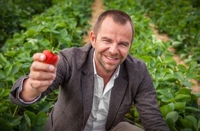 Tourismusverband Mecklenburg-Vorpommern: PM 89/19 Erdbeerkönig Robert Dahl mit dem zehnten Tourismuspreis des Landes geehrt